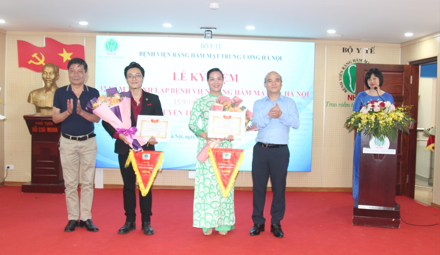 Giải nhì được trao cho Khoa Nha chu, Trung tâm Đào tạo và chỉ đạo tuyến